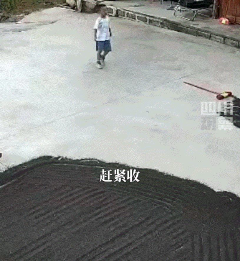 解释不清了。贵州，一男孩发现天气不对，便在自家院子告诉奶奶马上就要下雨了，并叫她