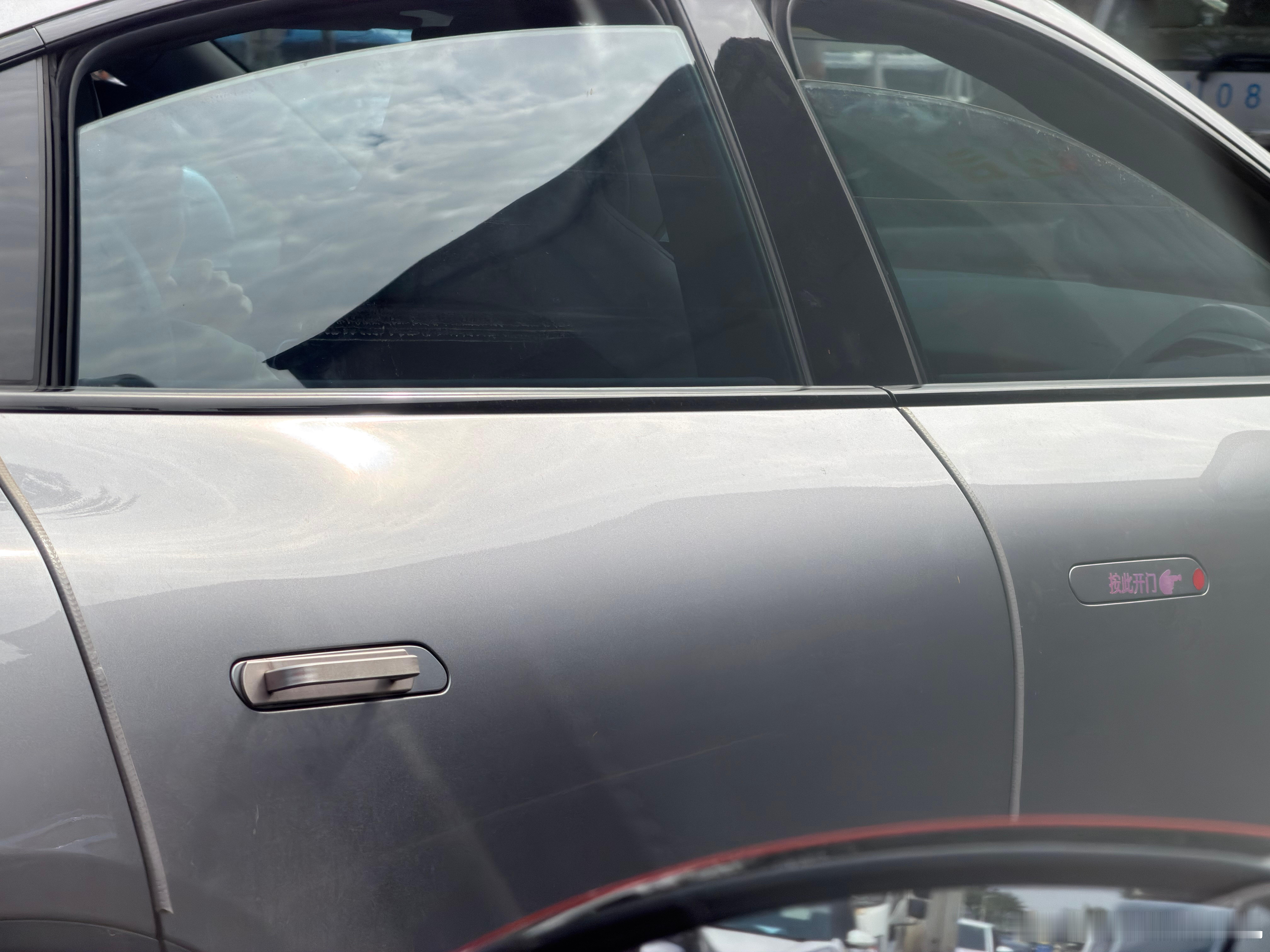 这位车主被全隐藏式门把手逼成什么样了，DIY改机械式门把手