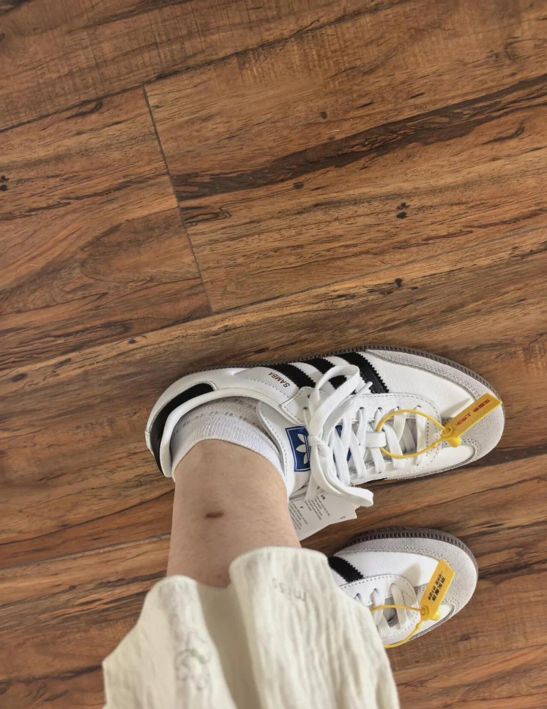 到底选38还是38.5啊两双试了，感觉都挺合适的。38的可以说是刚刚好，除了