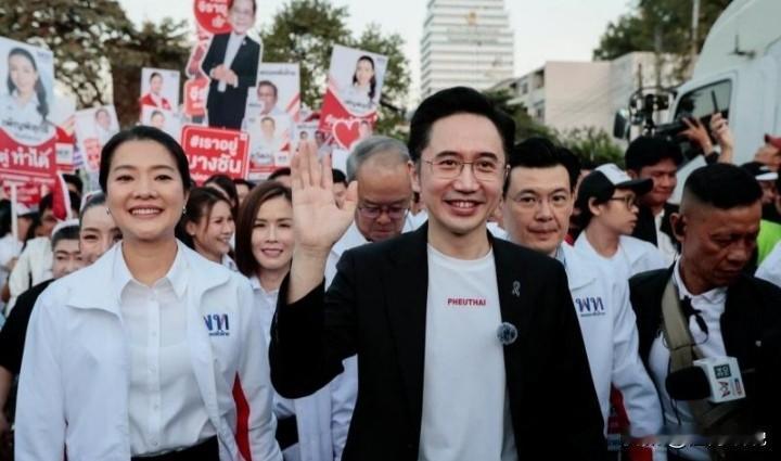 为泰党一号首相候选人，裕差南积极备战大选，他是他信和英拉的外甥，佩通坦的表