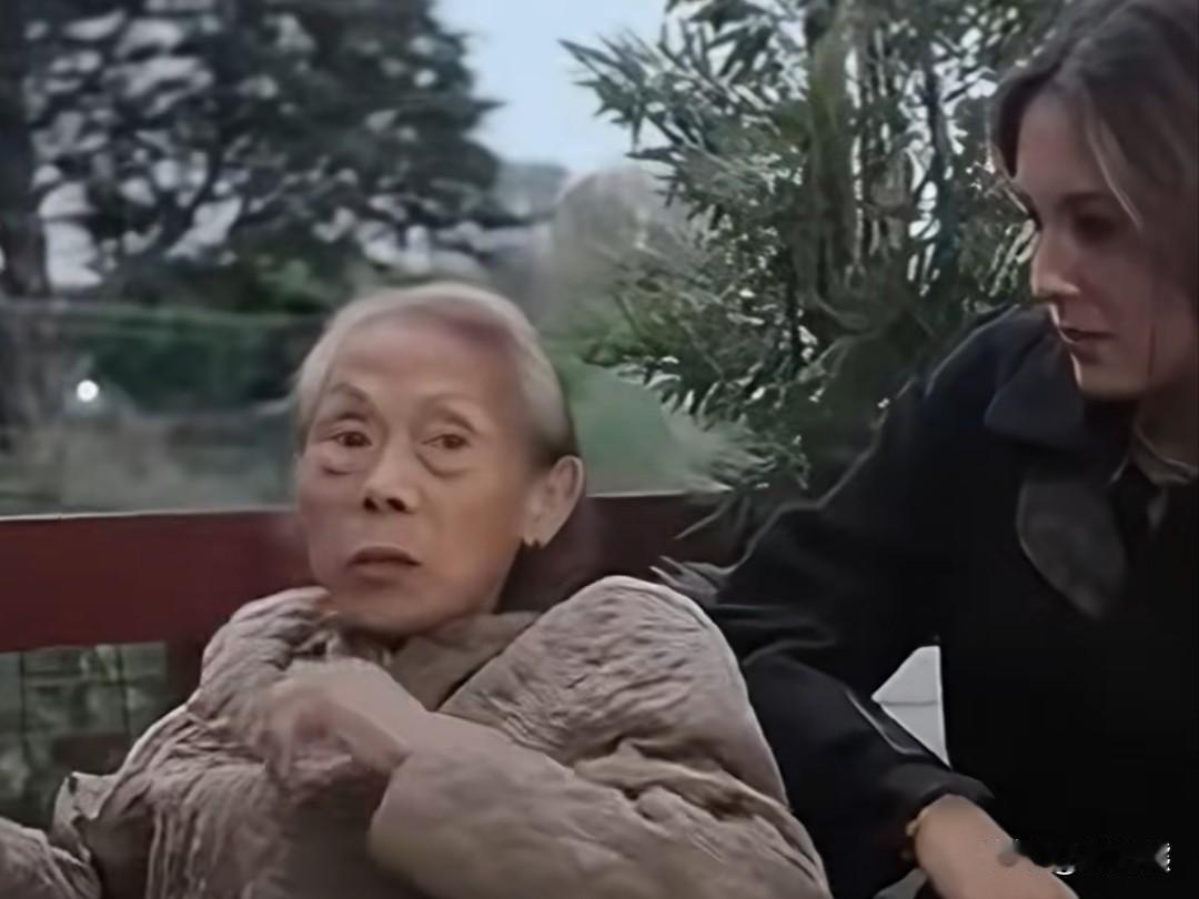 谷爱凌的奶奶冯国珍，90岁，高级知识分子。是一位坚强伟大的女性，这段视频是谷爱