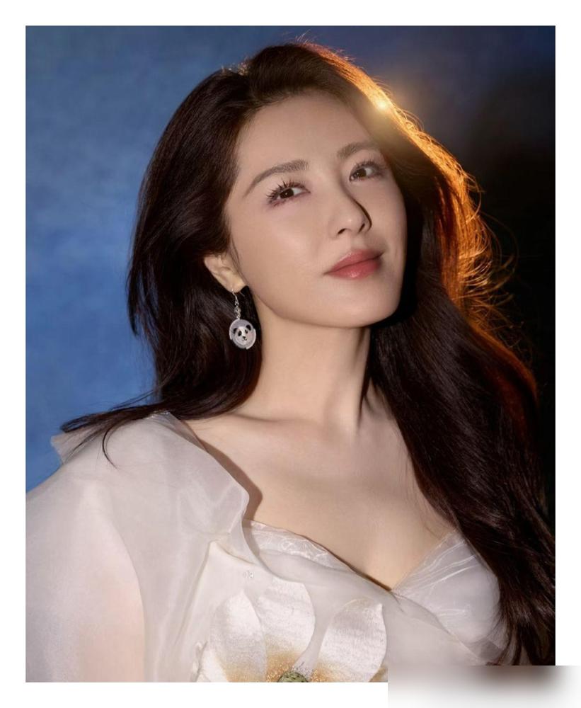 被喊“最穷影帝”的富大龙，感情史堪称体面天花板！早年拍《归途如虹》和曾黎因