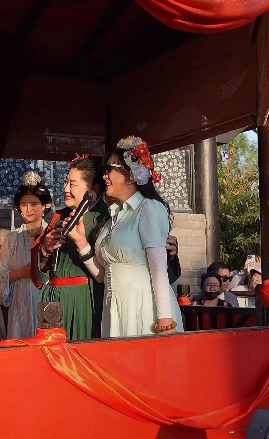 刘晓庆真的是高精力女性，快八十岁的人居然还能连轴转不休息，体力也太好了！她现身