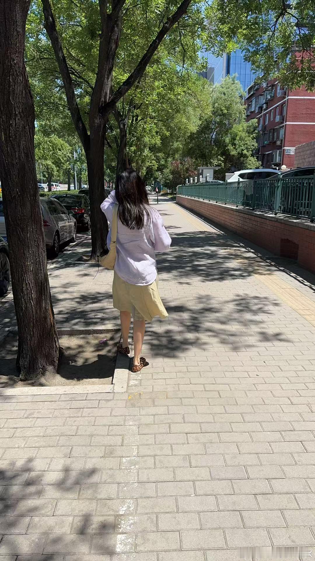 路遇女粉丝，非叫我去她家看装修[睡觉]​​​