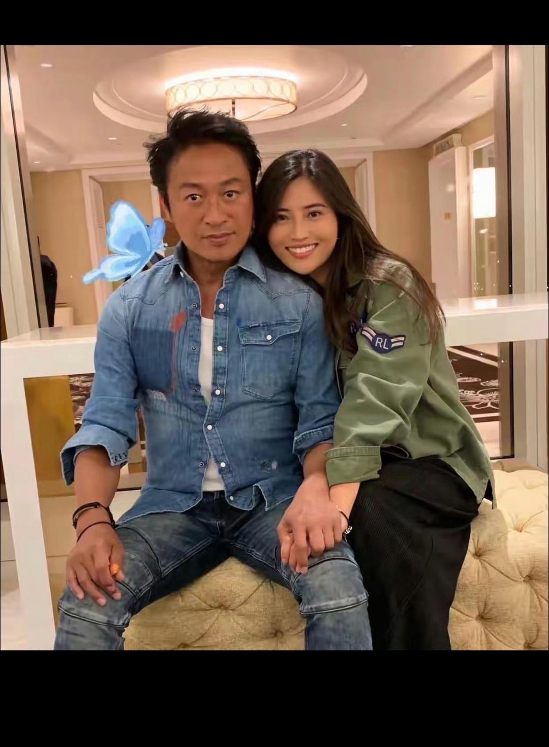 64岁的马景涛跟38岁的小女友回家见家长！只是他跟老丈人在一起喝酒感觉怪怪的，