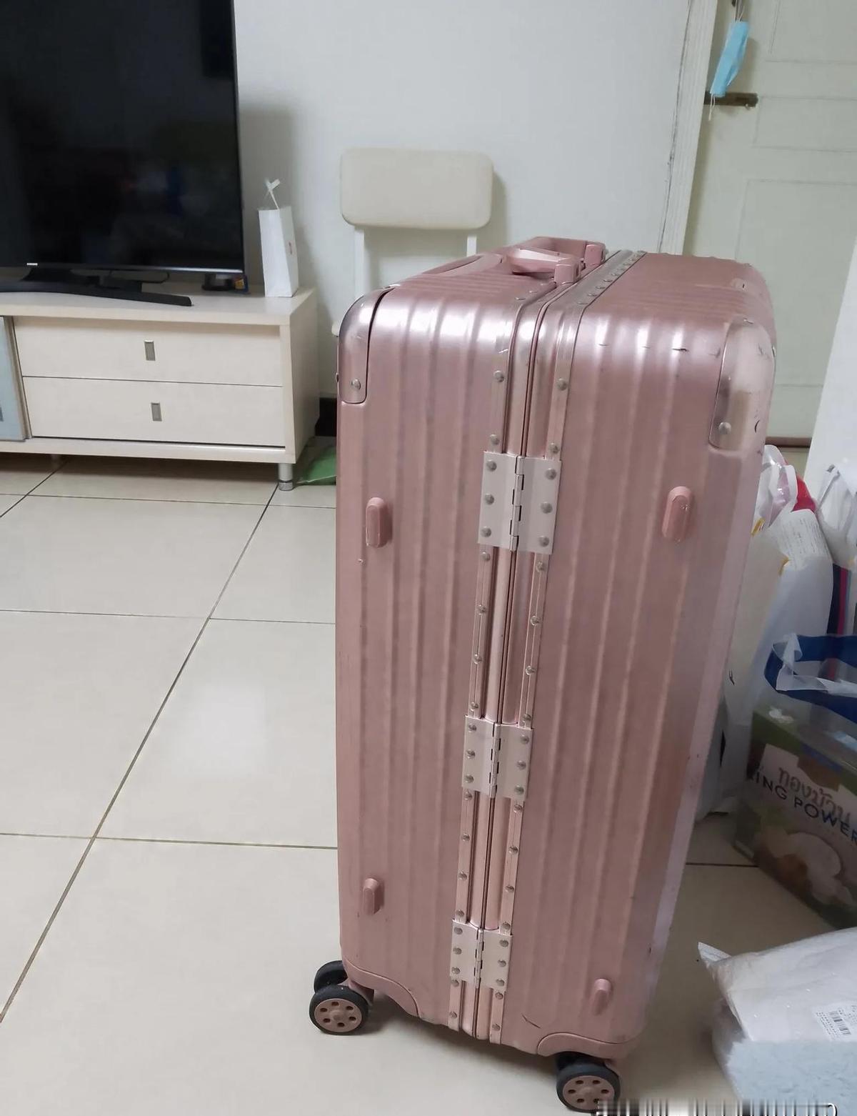 她天天往西安跑，项目一个接一个，累得话都不想多说。妈说：“这年头，能进体制内，