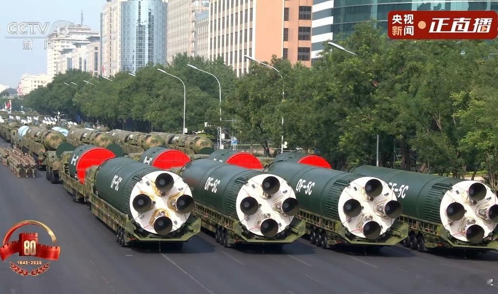 军盲看到这些只能不断在卧*和？之间来回切换，坐等哪位大神出一期这次阅兵的科普[坏