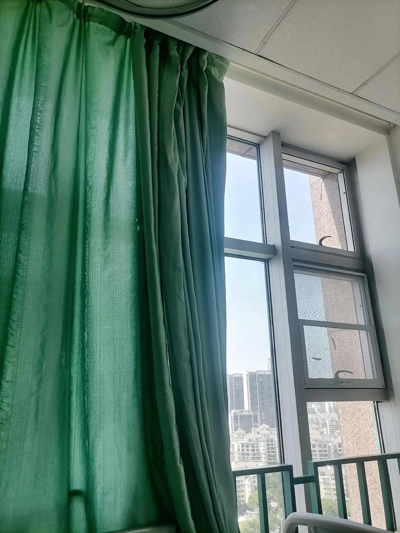 今天女儿甲状腺检查的单子出来了，虽然说她甲状腺功能都是正常的，但是今天还是办理了