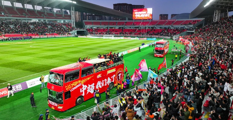 辽宁铁人太有钱了，这架势不是要保级，这是想冲击中超联赛冠军吗？今日，辽宁铁人召开