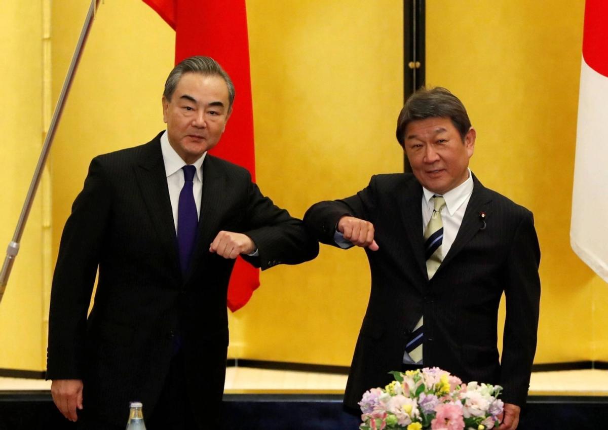 日本没想到！王毅只待一天就走，不给日方生事机会，美菲都在排队。 在东盟外