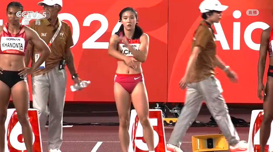 亚运会女子100米决赛，中国选手小孩姐陈妤颉打破亚运会赛会记录11秒06，小孩姐