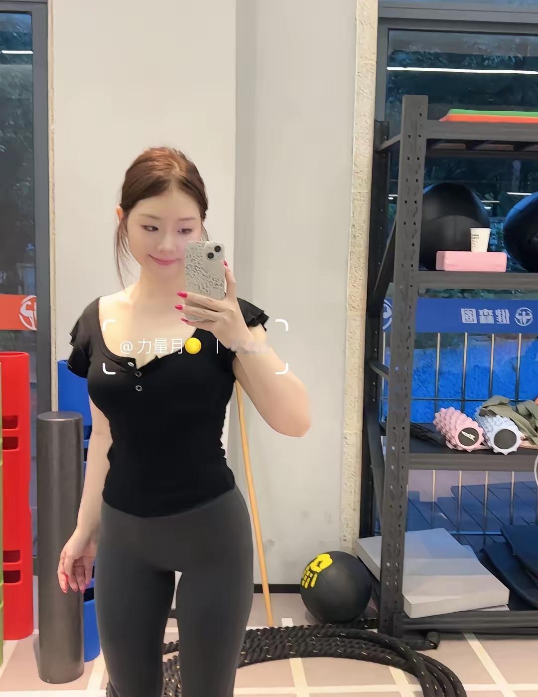 健身就是为了让大家看我的迷人的身材