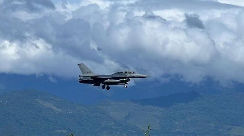 【十架F-16V战机今年将空中加油返台，由美军飞行员执飞】民进党当局向美国采购6