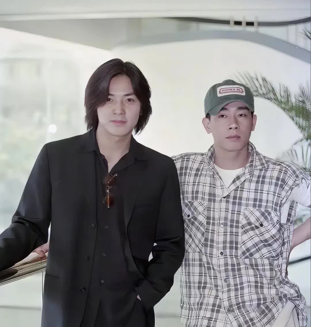 看了郑伊健这些年的行程便知道陈小春为什么会落泪了。自2019年演唱会后，