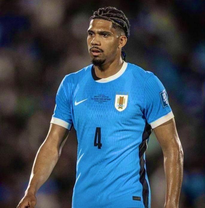 【福登说他没事】阿劳霍谈对福登的飞铲：“这是一次强硬的拼抢，但我显然是冲着球去的