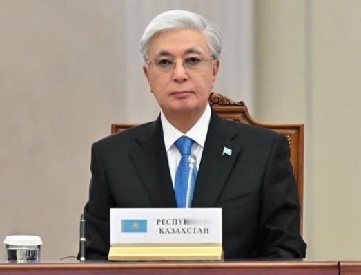 哈萨克斯坦一点面子也没给俄罗斯，普大帝脸都黑了！托卡耶夫在俄罗斯圣彼得堡出席欧亚