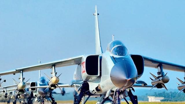 歼35都有人买! 不起眼的歼轰7, 为何这么多年都没卖出去1架?