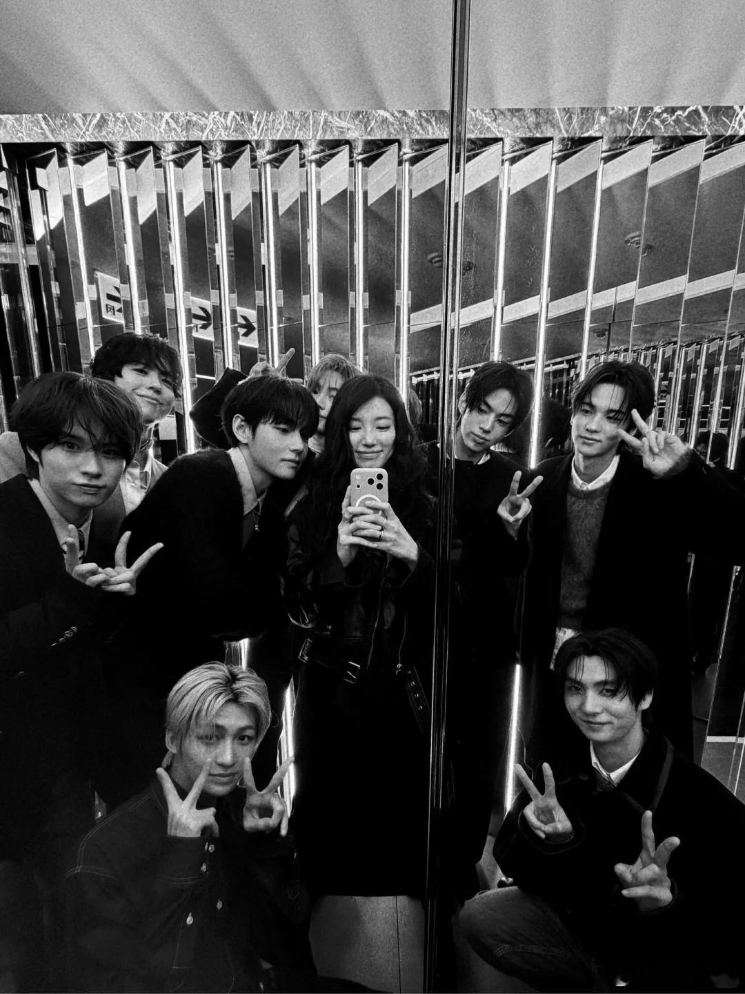 秀智朴宝剑金泰亨TWS合影秀智+朴宝剑+金泰亨+TWS的CELINE同框，这阵容