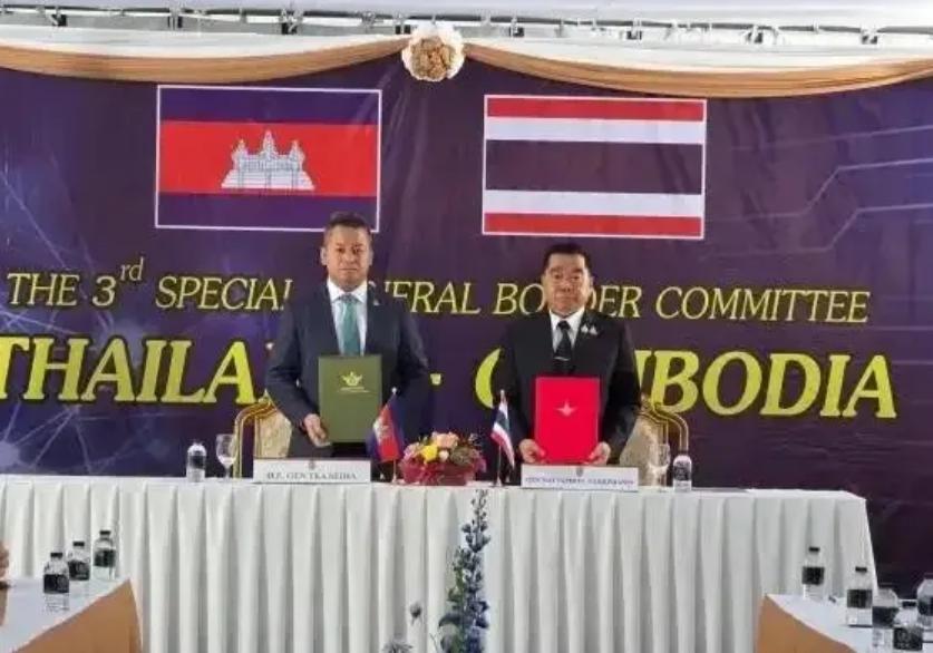 停火24小时，泰柬外长坐在云南谈判桌上，王毅已表明中方的要求泰柬边境冲突在27
