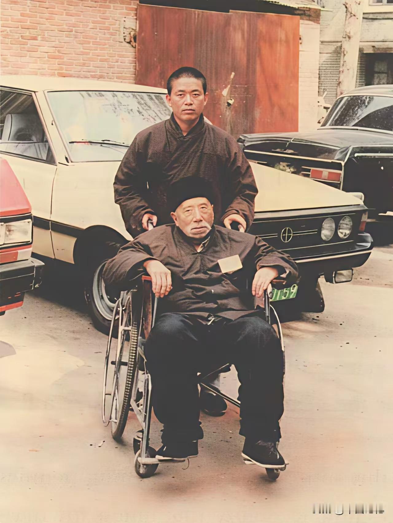 不知道现在的释永信会不会后悔照片上的他还是刘应成那个时候他还是少林寺的“新人