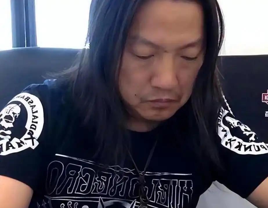 ☁“任何中国人都不许诋毁美国！”2018年，中国教授徐思远举家移美后，不仅