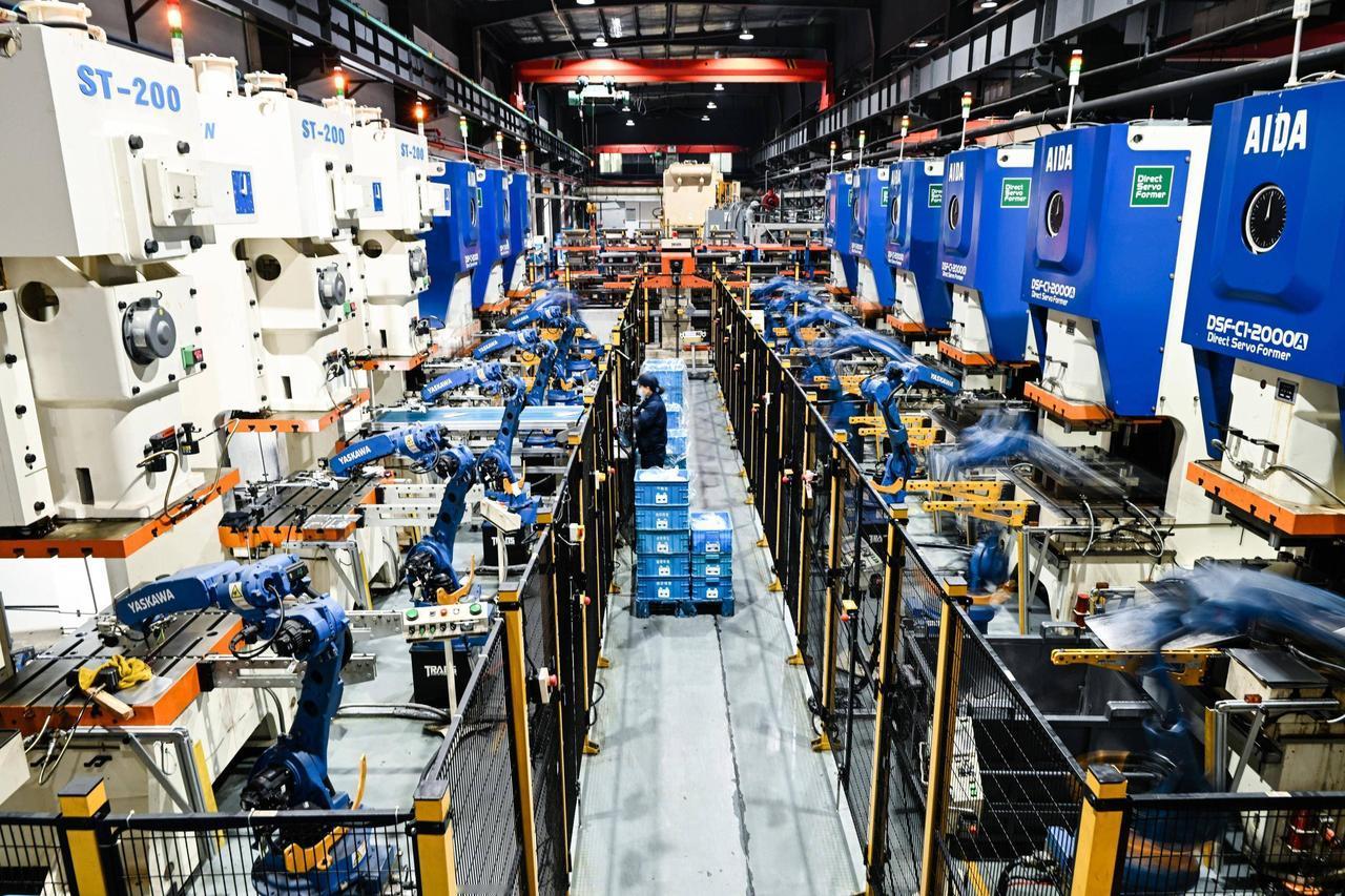 我们与德国相比，不能用整个国家的GDP等工业产值来比较，因为我国是个所有行业全面