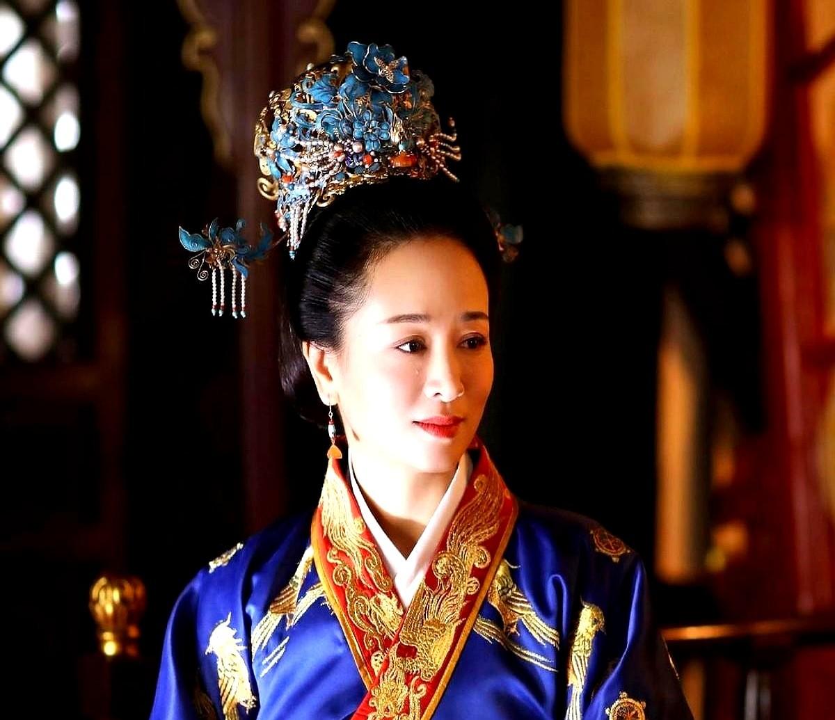比起仇人，这种“恩人”才最让人胆寒。《知否》里沈皇后的报恩方式，重刷七年才咂