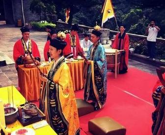 2009年，一名19岁漂亮女大学生被道姑预言：“今生与婚姻无缘！”同伴笑了：不可