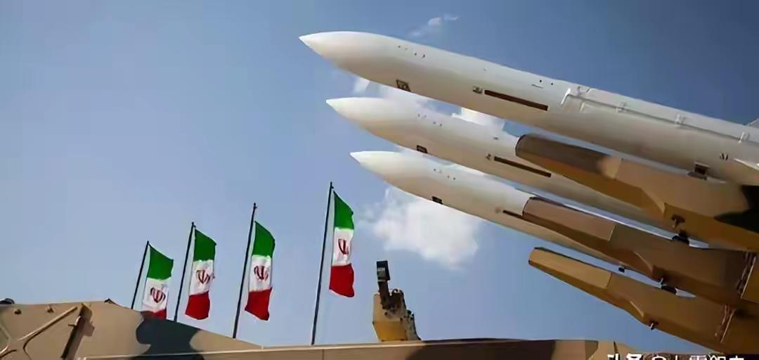 美以联手对伊朗动手之后，伊朗开始反击，这次反次分两个方向，一是对以色列发动打击，