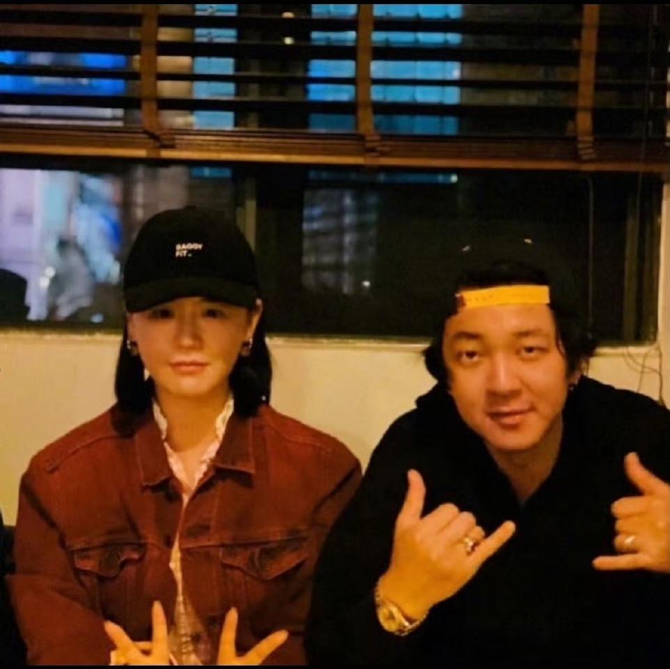 马思纯：能不给我惹事吗？男友：他们拿酒瓶子砸我！马思纯：你活该。男友：他们