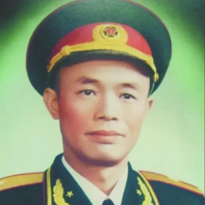 1984年，开国少将钟伟病重。黄克诚去医院看望他，问：“你老家没什么人了吧”。钟