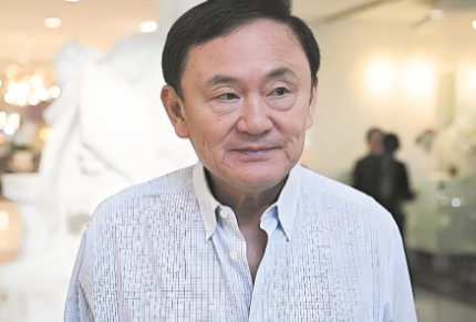 跟大家预判的不一样，他信还得重新服刑1年。当地时间9日，泰国最高法院针对前总理他
