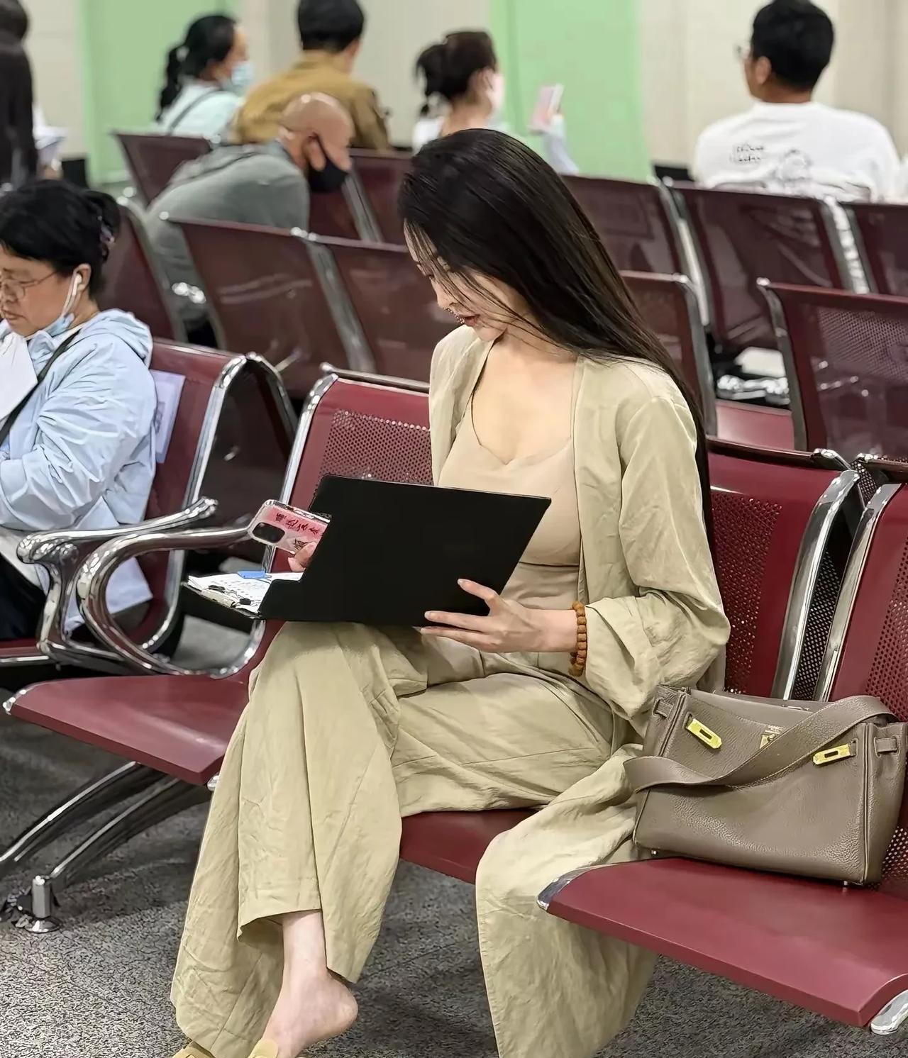 怎么样才能要到她的联系方式？