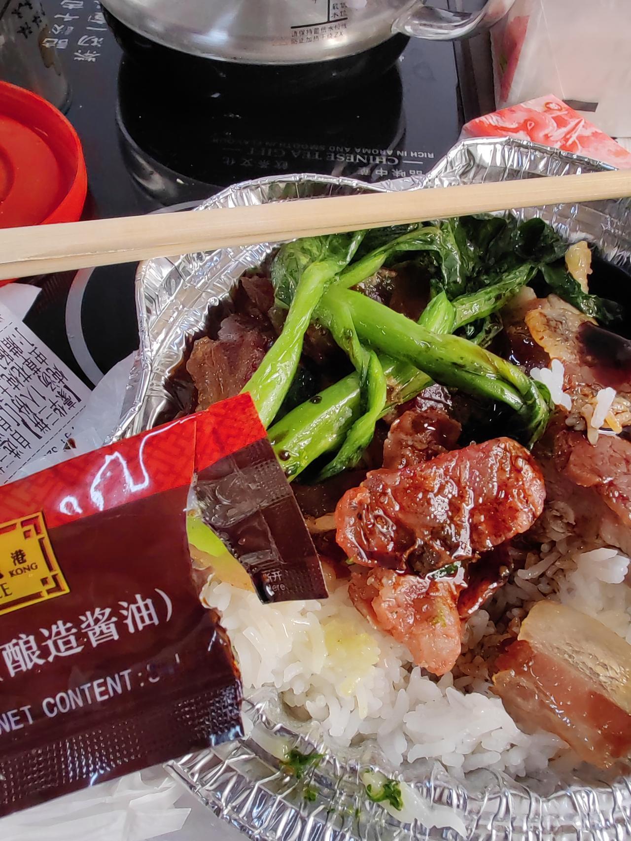 天凉了适合喝汤和吃煲仔饭了吧，你们中午都吃些啥