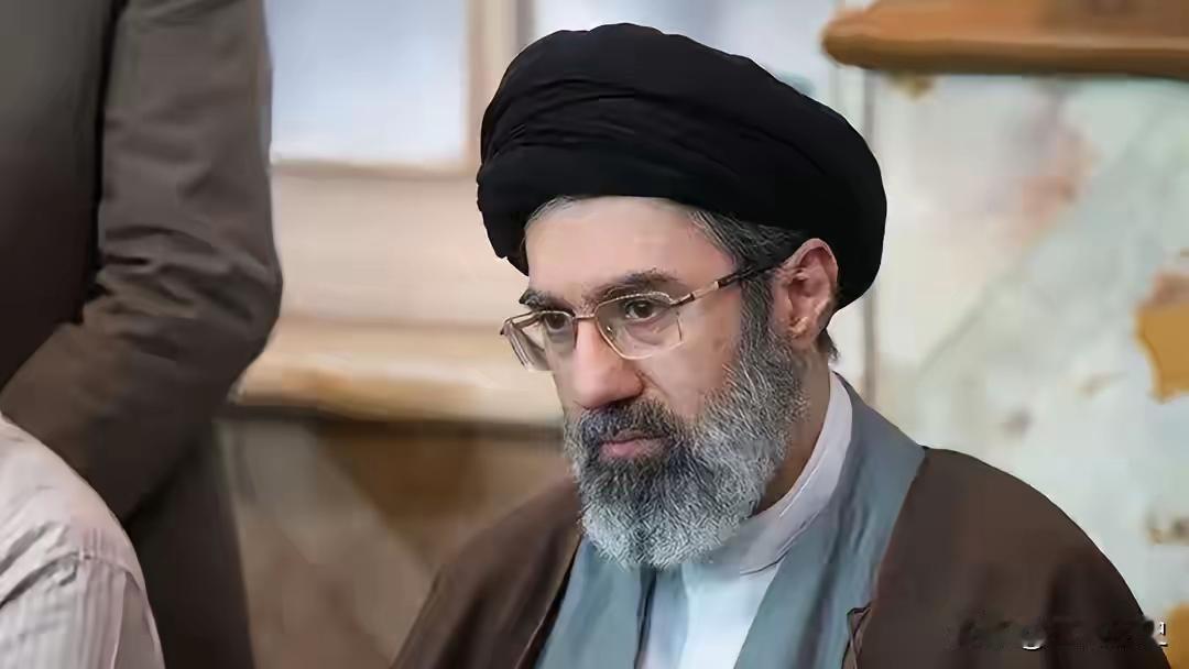 哈梅内伊被炸死以前:军官被炸死:升旗升旗。科学家被炸死: