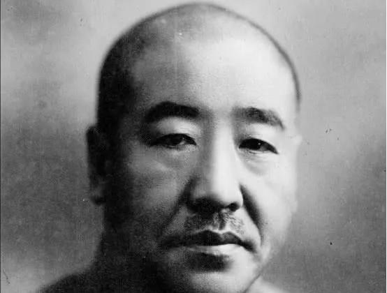 抗战胜利后，蒋介石邀请已经当了汉奸的庞炳勋前往南京担任要职，庞炳勋虽然知道自己不