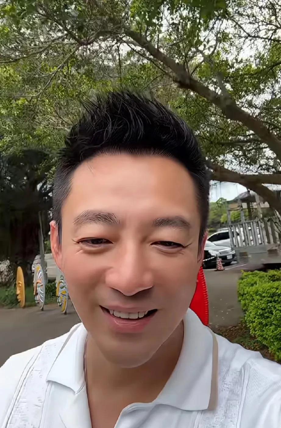 汪小菲发视频分享一家带娃的幸福！用行动来反驳，更有力！马筱梅和2个孩子在前面