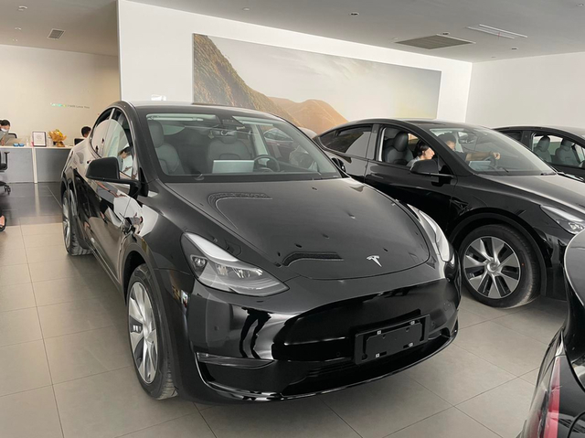 有时候感觉19寸的轮毂也挺漂亮啊我估计是遐想了吧但是现在总感觉20寸的