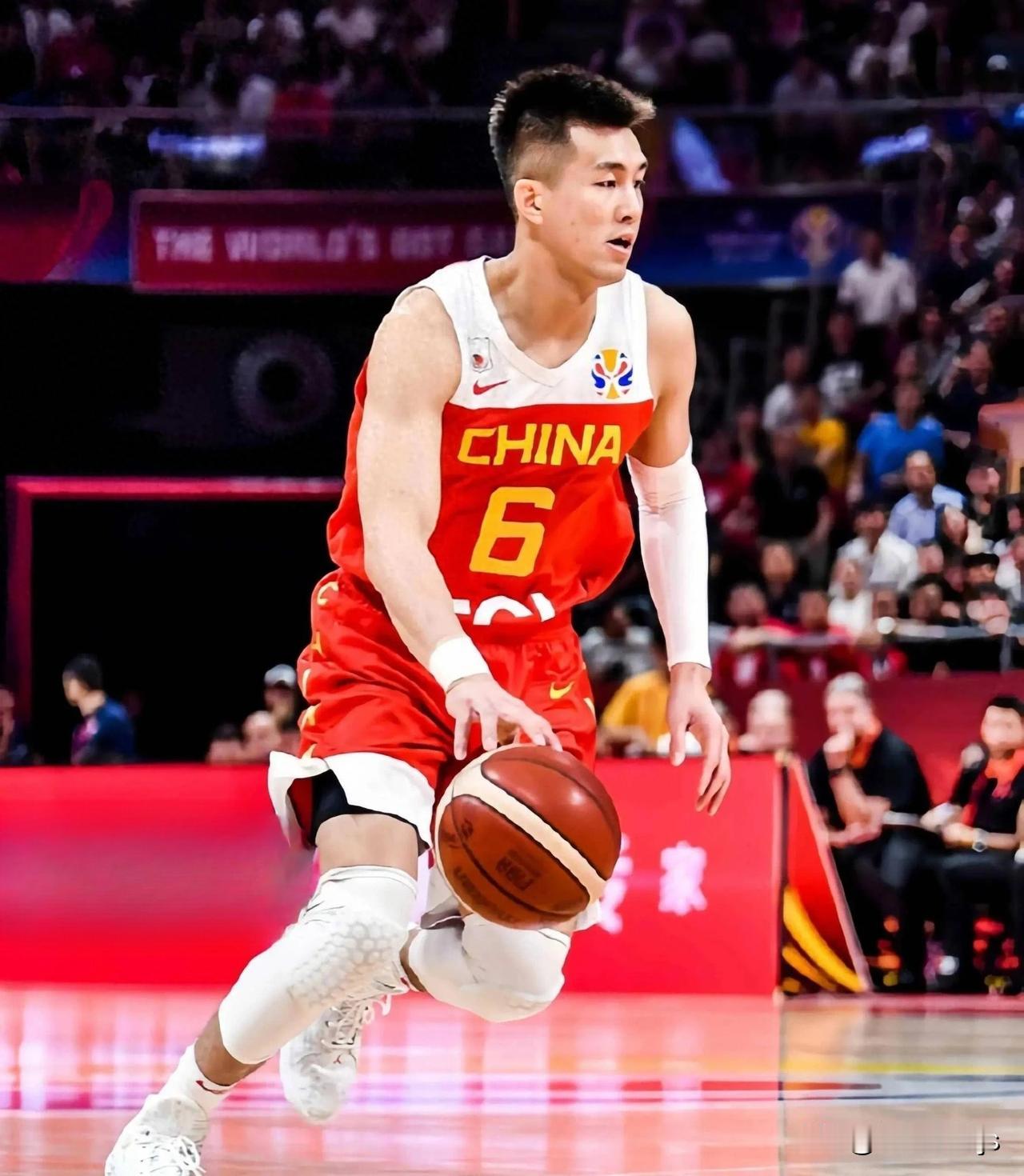 最近，32岁的郭艾伦忙得不亦乐乎，乐在其中，福临其中！● 比赛表现在10