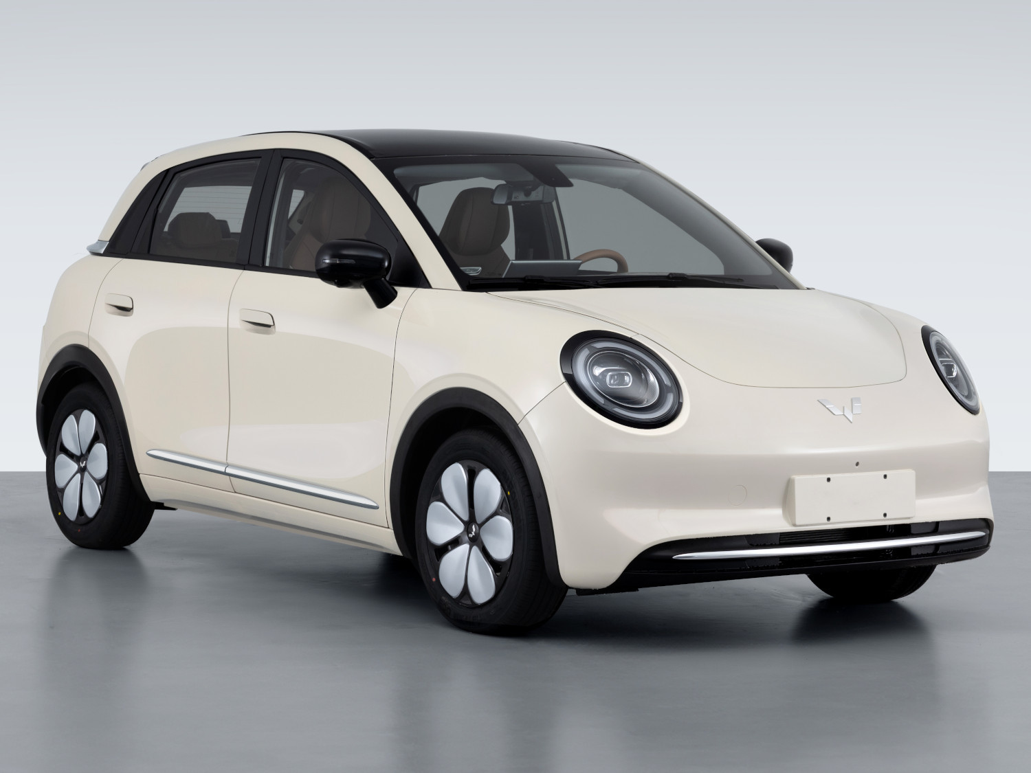 明年还有一个市场巨多产品：4米车长的紧凑型车。所以，五菱缤果Pro在缤果原有