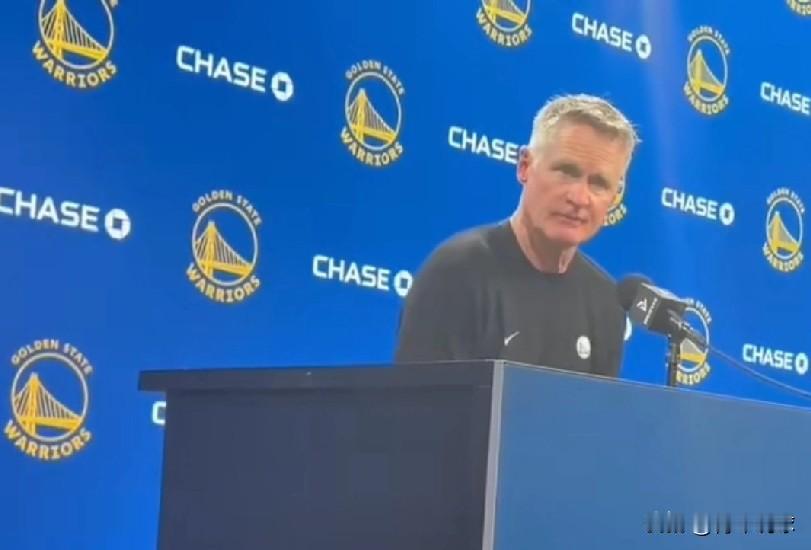 科尔真是好教练啊！赛后，科尔依旧在媒体面前维护着格林的形象，他表示球队需要格