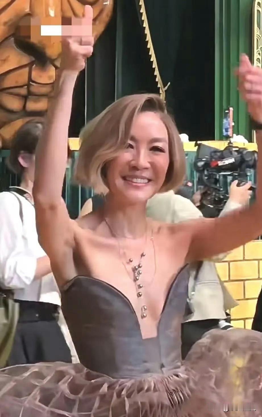 杨紫琼这瘦得也太夸张了吧！整个人看着干瘦吓人，跟变老版鲁豫似的，完全透着营养不良