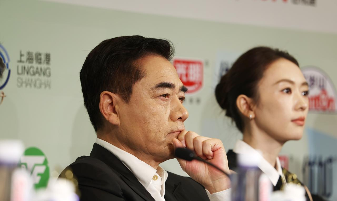 最近童瑶和陈宝国在上海出席活动，两位搭配的都很正式，也很有大牌明星范儿。童瑶这