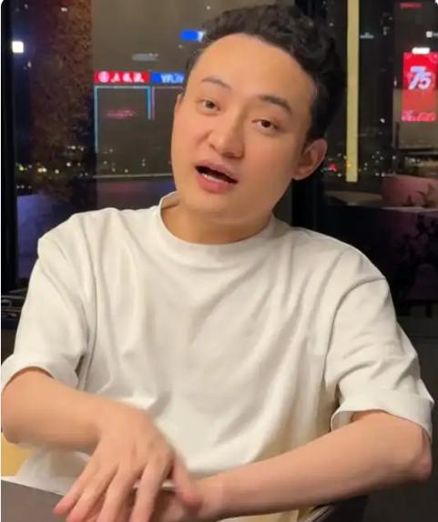 北大老同学爆料：孙宇晨的野心，其实从大一刚入学的时候就已经藏不住了。 结束高