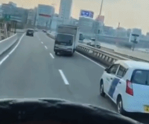 你瞅啥？瞅你是不是脑袋和屁股涨反了