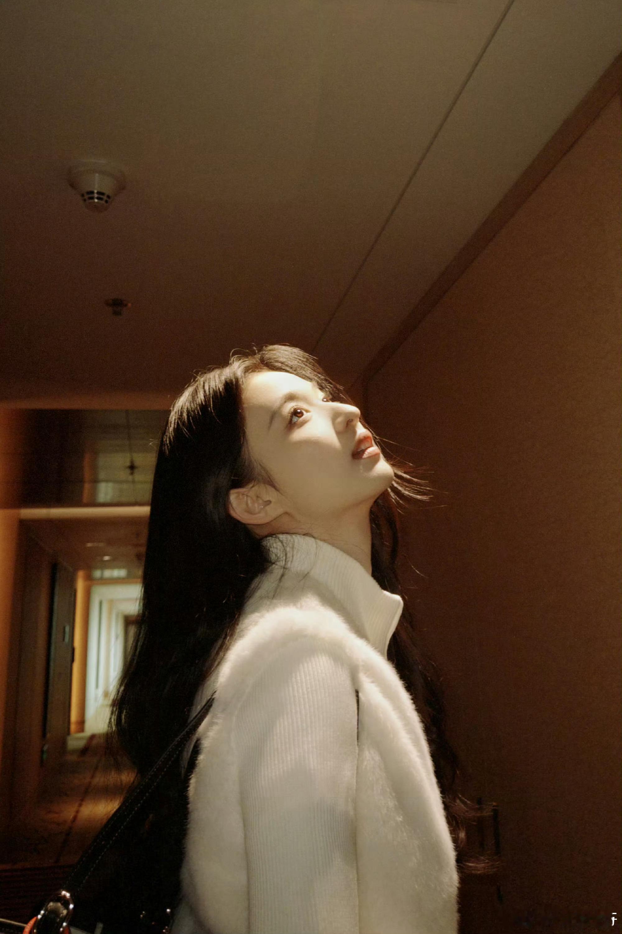 王楚然机场大战行李箱王楚然机场大战行李箱了哈哈哈哈！美女被行李箱难住的一天🈶