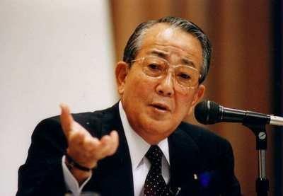 🌞一次座谈会上，中国留学生问稻盛和夫：“日本该不该向中国道歉？”作为日本商