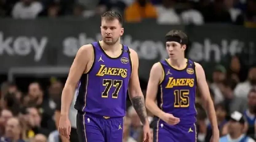 东契奇想打封闭上场，被医疗组拦在更衣室门口。圣诞大战前48小时，湖人更衣室