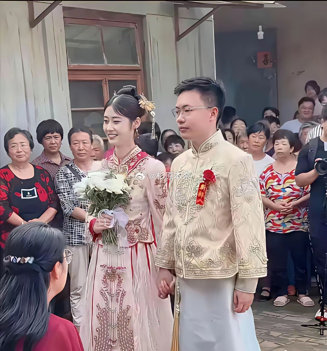 结婚是大喜事，怎么这一家人都不太高兴