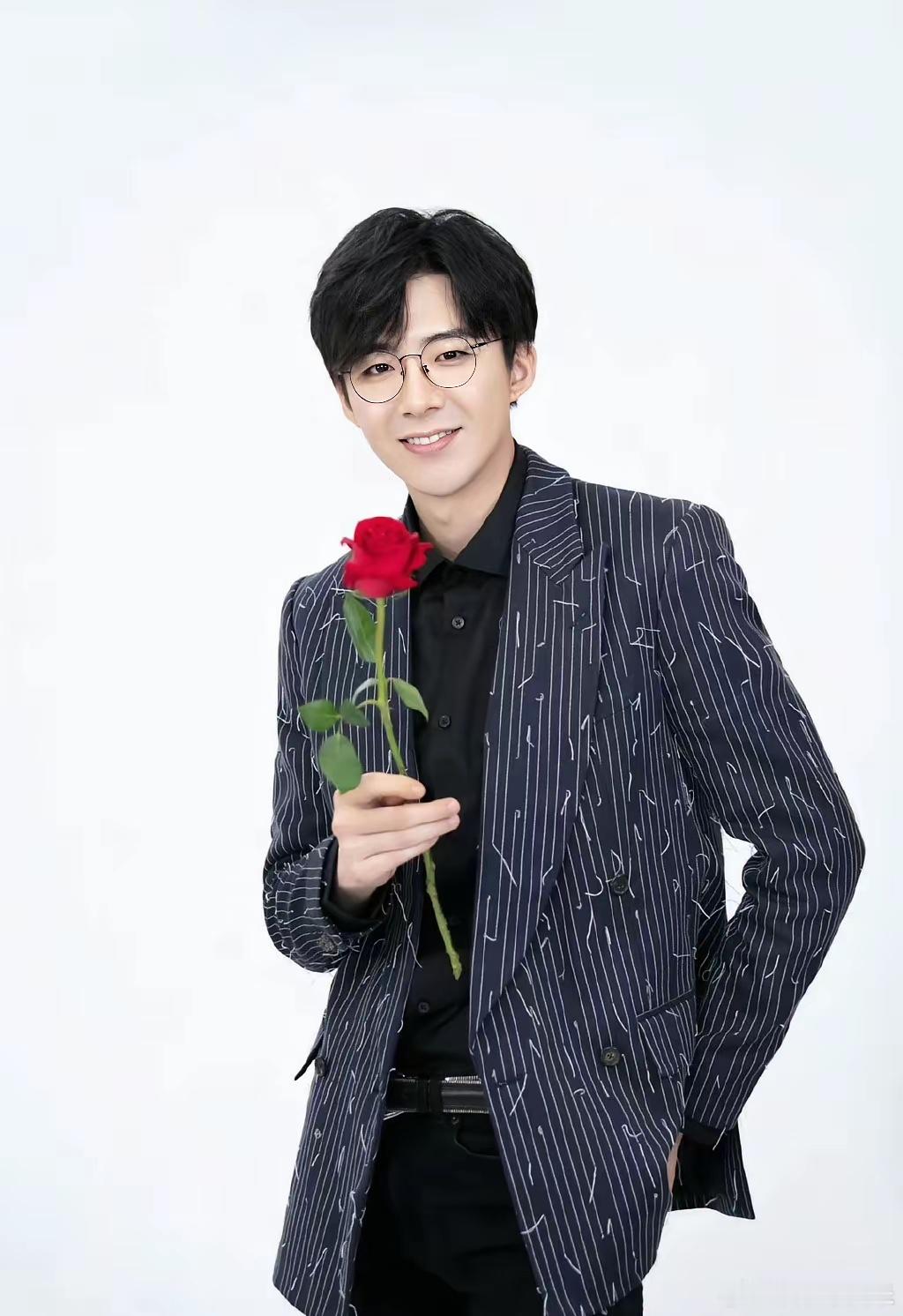 刘宇宁，36岁了。该做的事一样没做，没结婚，没孩子现在连恋爱都不谈了。目前刘宇宁